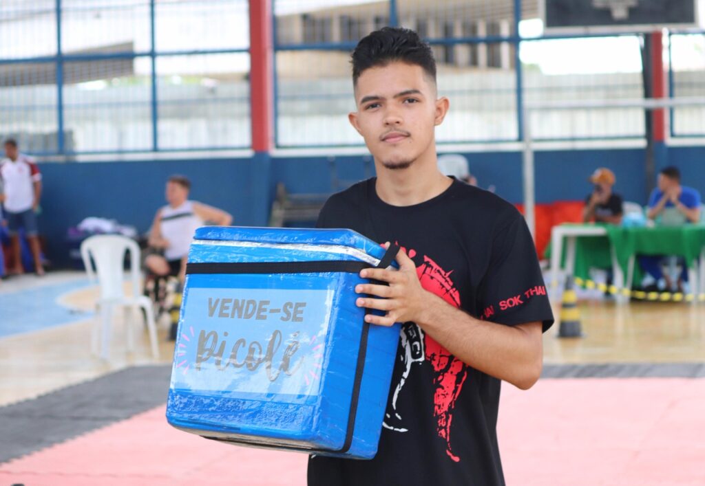Menino vende picolé para ir ao Campeonato de Jiu_Jitsu em Barueri