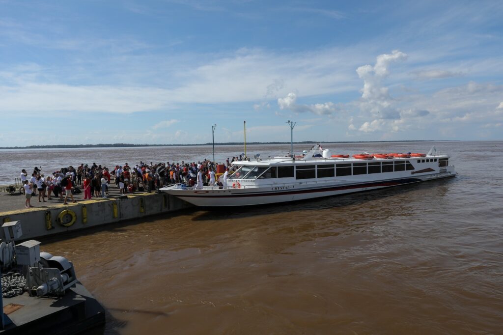 Embarcações levam torcedores dos bumbás a Parintins - Foto: Divulgação