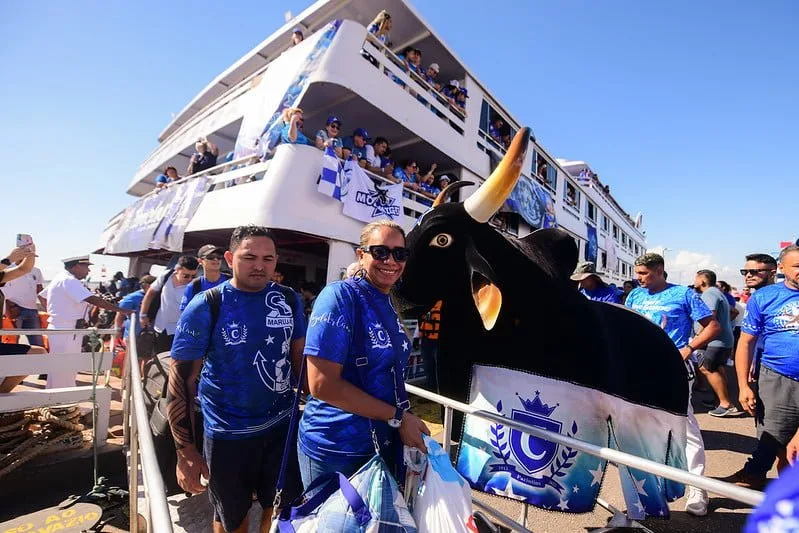Torcedores do Caprichoso chegam a Parintins - Foto: