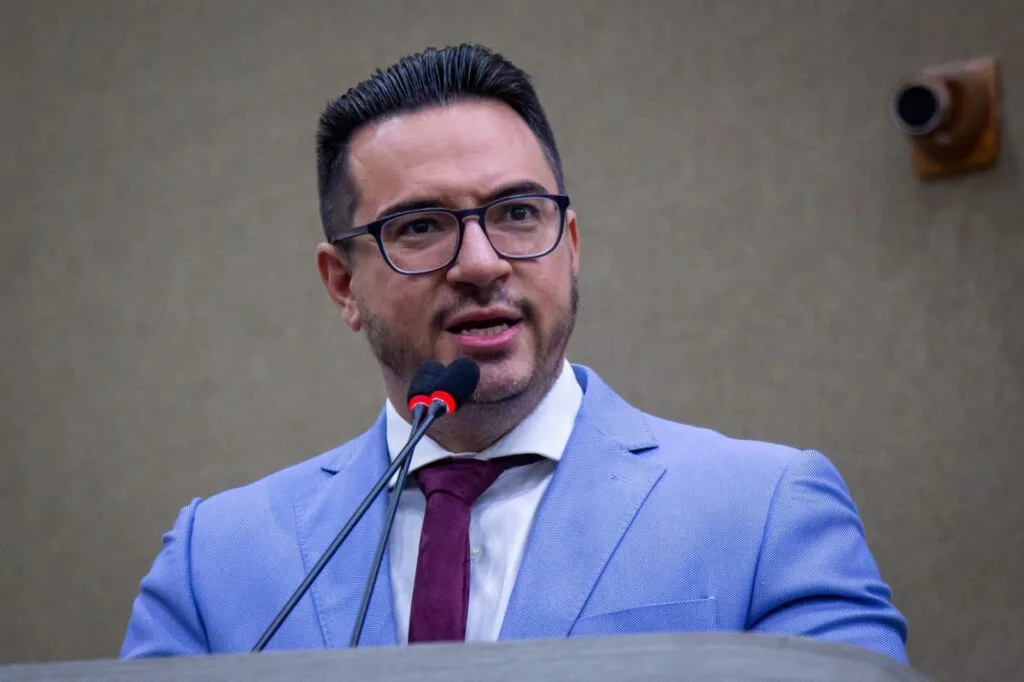 Vereador Rodrigo Guedes faz oposição na CMM contra o prefeito de Manaus