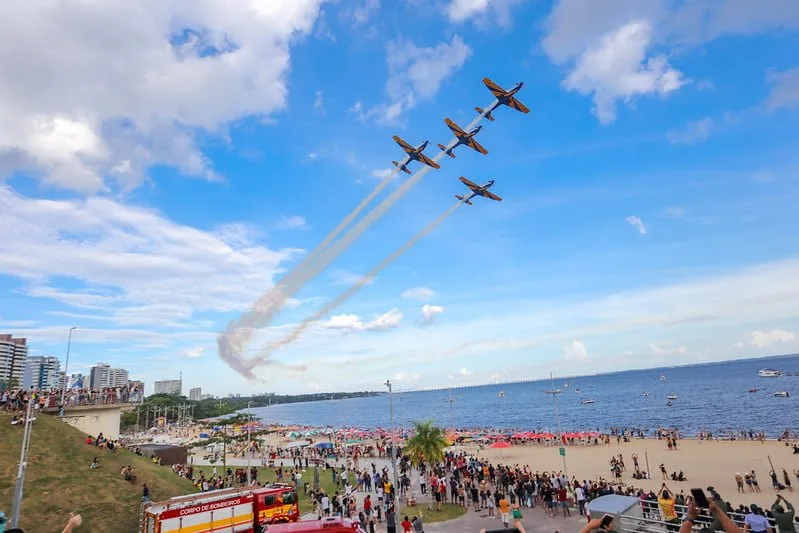 Esquadrilha da Fumaça faz exibição aerea em Manaus - Foto: Ruan Souza e João Viana / Semcom