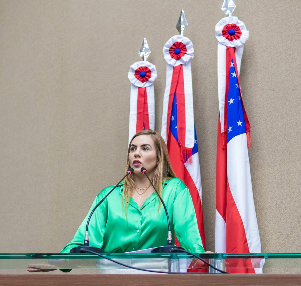 Deputada Débora Menezes
