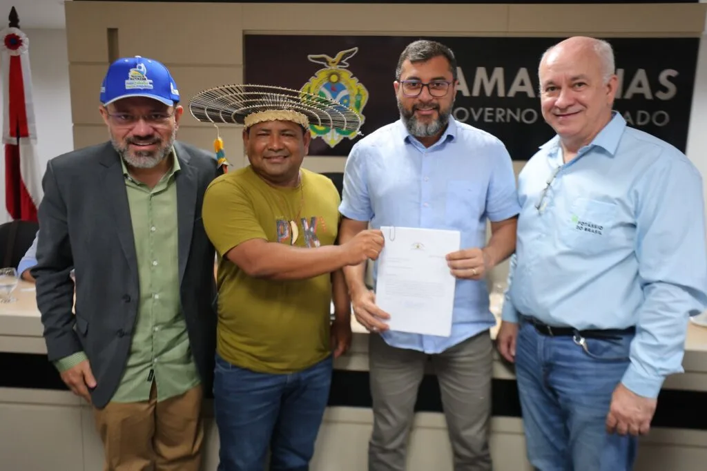 Em-reuniao-com-o-governador-Wilson-Lima-liderancas-Mura-manifestam-apoio-a-exploracao-do-potassio-em-Autazes_Foto_Diego-Peres_Secom3
