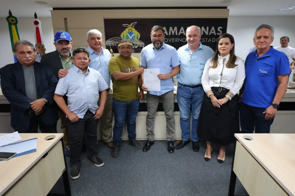 Em-reuniao-com-o-governador-Wilson-Lima-liderancas-Mura-manifestam-apoio-a-exploracao-do-potassio-em-Autazes_Foto_Diego-Peres_Secom3