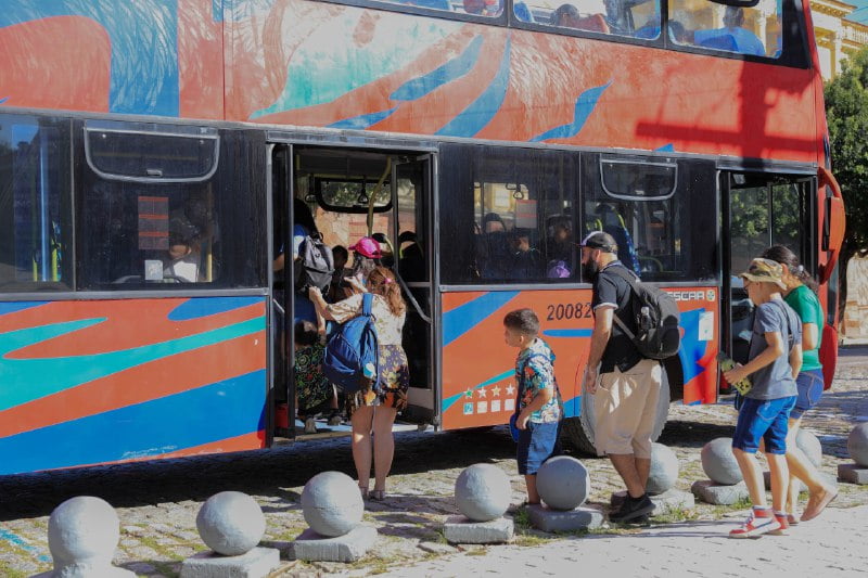 Passeio das crianças no Amazon Bus em Manaus - Foto: Divulgação