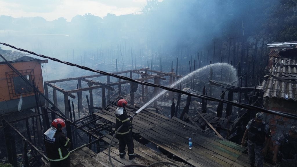 Incêndio na Comunidade Bairro do Céu, no Centro de Manaus - Foto: Tiago Corrêa