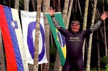 Martin Strel completa jornada pelo rio Amazonas em 66 dias em desafio de natação ocorrido em 2007