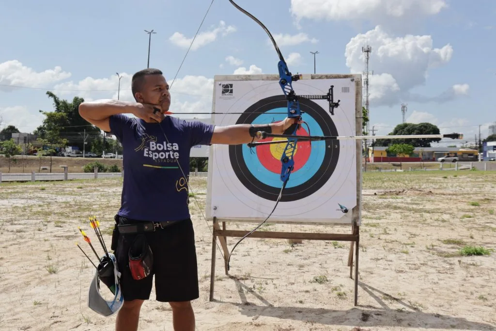 Gustavo-dos-Santos-e-atleta-de-tiro-com-arco-ha-mais-de-10-anos-FOTO-Davi-Lacerda.j