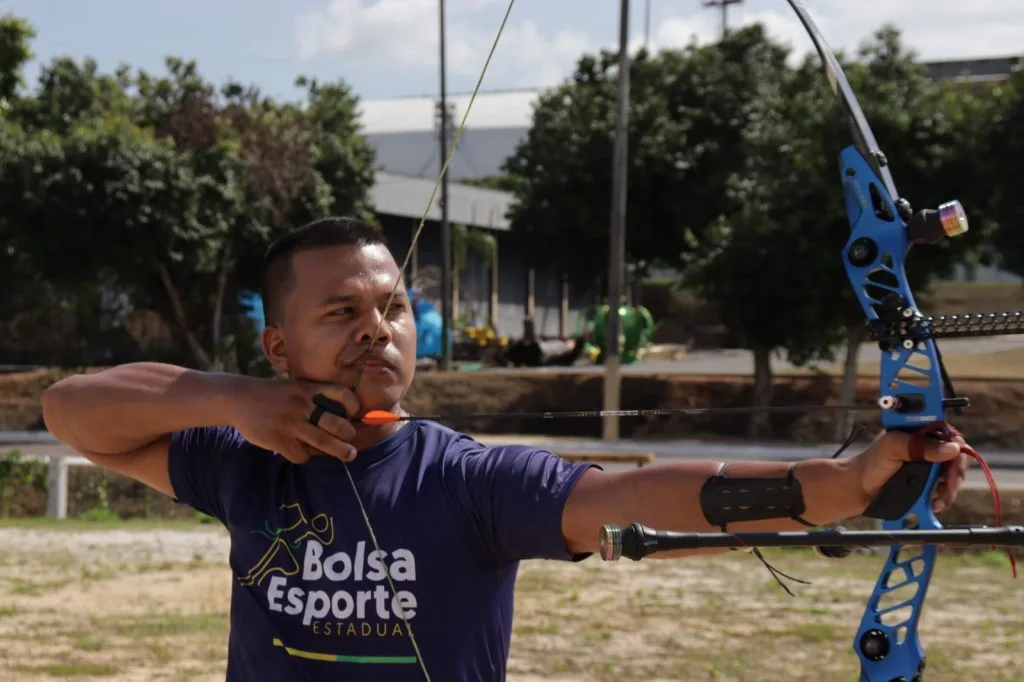 Gustavo-dos-Santos-e-atleta-de-tiro-com-arco-ha-mais-de-10-anos-FOTO-Davi-Lacerda.j