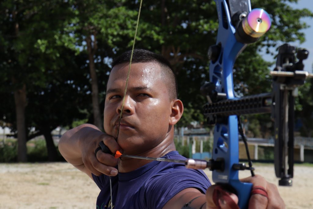 Gustavo-dos-Santos-e-atleta-de-tiro-com-arco-ha-mais-de-10-anos-FOTO-Davi-Lacerda.j