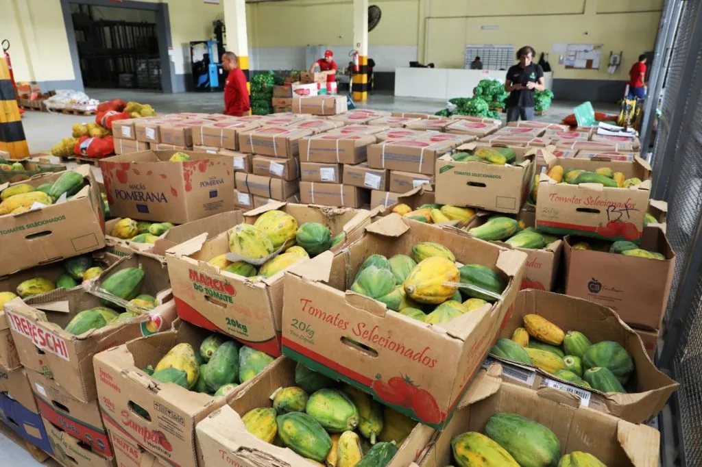 Escolas do AM são abastecidas de alimentos para início do ano letivo ( Foto: Euzivaldo Queiroz)
