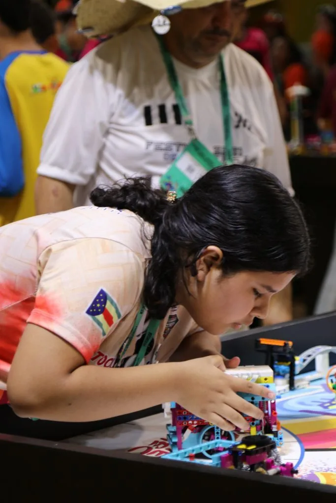 Lego Master compete no Desafio do Robô em Torneio SESI de Robótica