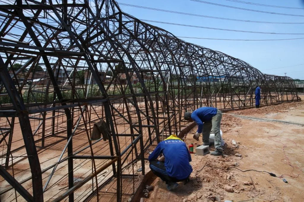 Construção de espaços cênicos do Parque Amazonino Mendes em Manaus ( Foto: Clóvis Miranda/Secom)