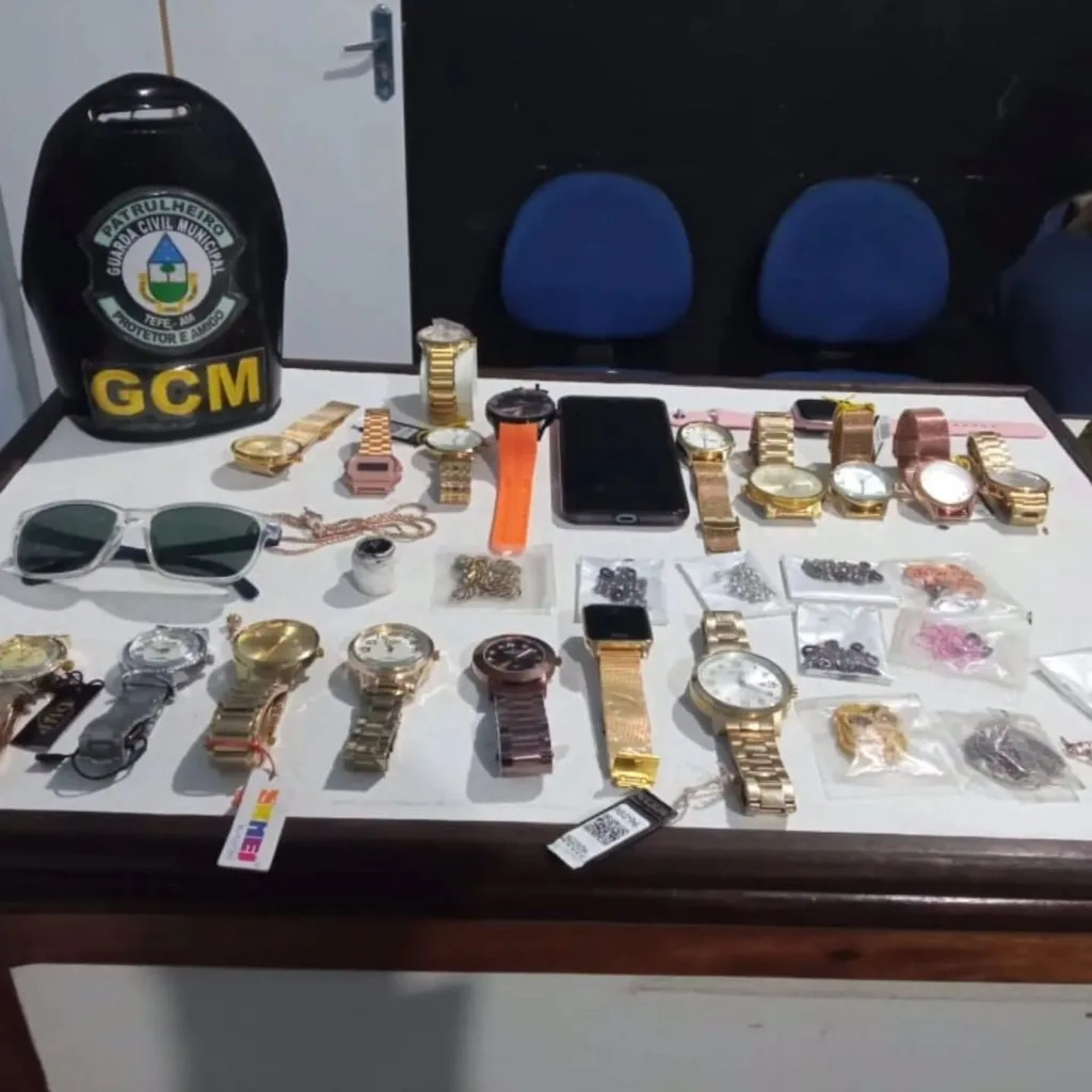 Objetos furtados em ótica no centro de Tefé (Foto: Divulgação)