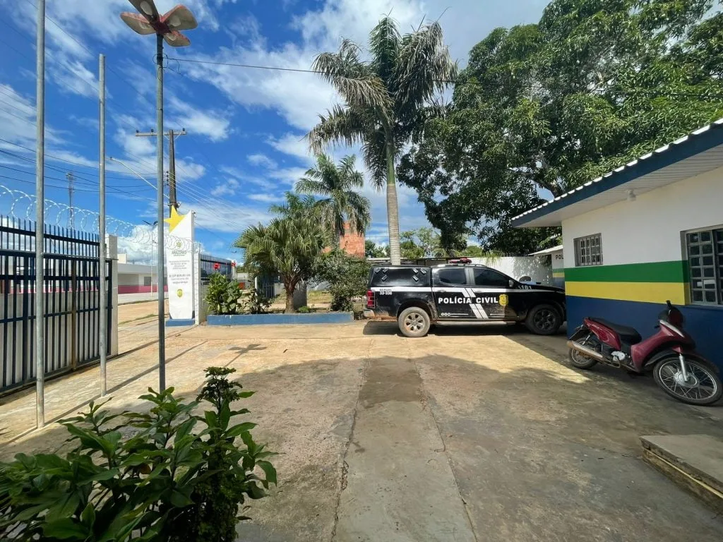 PC-AM_FRENTE-DA-80a-DIP-E-VIATURA-POLICIAL_DIVULGACAO.j