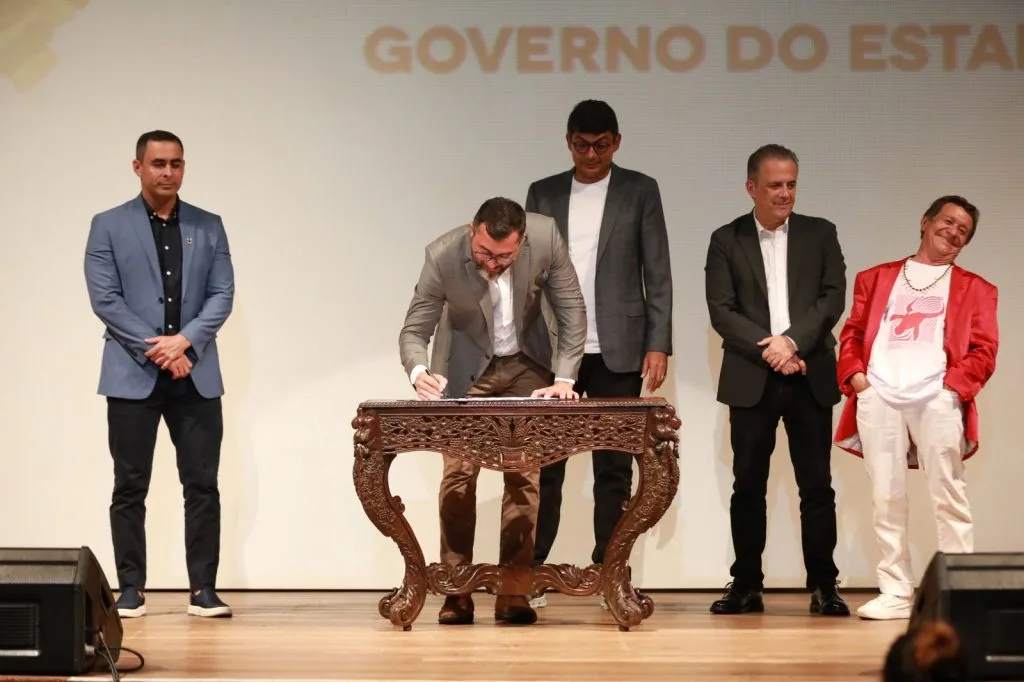 Wilson-Lima-lanca-57-Festival-de-Parintins_FOTOS_Diego-Peres_Alex-Pazuello_Antonio-Lima_Artur-Castro_MauroNeto_Secom.