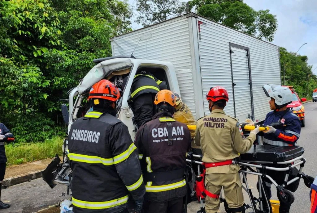 Acidente na Avenida do Futuro em Manaus (Foto: Divulgação/Corpo de Bombeiros do Amazonas