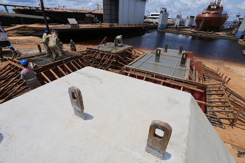 Pier turístico está sendo construído na orla de Manaus (Foto: Divulgação)