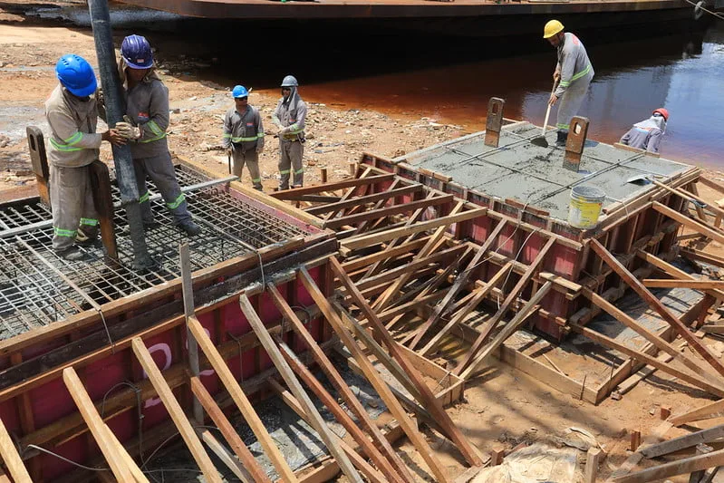 Pier turístico está sendo construído na orla de Manaus (Foto: Divulgação)