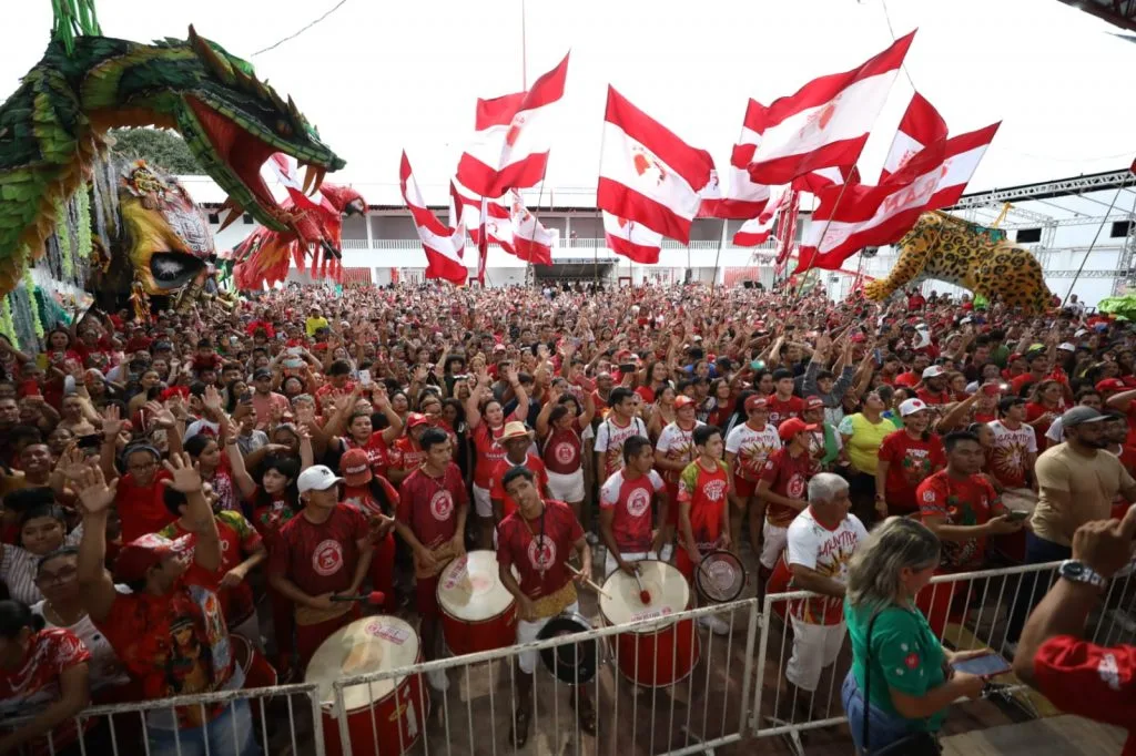 Parintins-foi-as-ruas-para-exaltar-Isabelle-Nogueira-neste-domingo-_FOTOS_ALEX-PAZUELLO_SECOM.