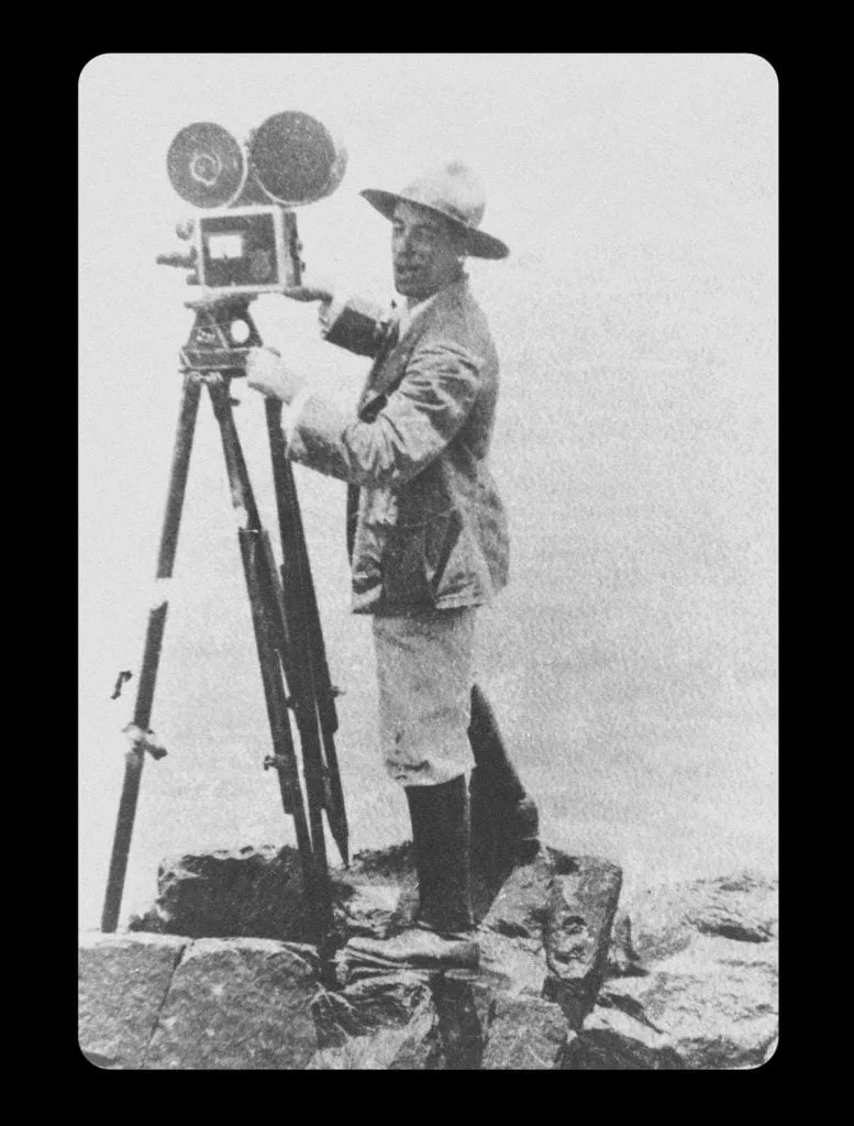 Santos em 1921, no rio Madeira, em Rondônia: estima-se que o cineasta dirigiu mais de 90 filmes, a maioria com imagens da Amazônia.
Foto: Museu Amazônico / Universidade Federal do Amazonas