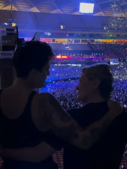 Proprietária da Fábrica de Eventos Beth Dezembro e Luan Santana no Luan City Festival em Manaus (Foto: Reprodução Instagran)