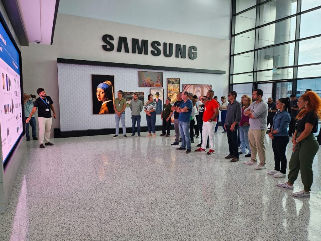 Servidores de regionais visitam fábrica da Samsung em Manaus (Foto: Isac Júnior)