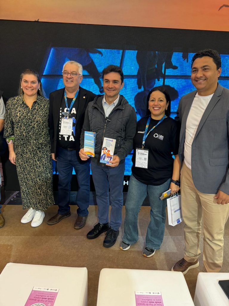 Ministro do Turismo, Celso Sabino. Na foto também o Diretor da área de turismo da Itaipu Binacional