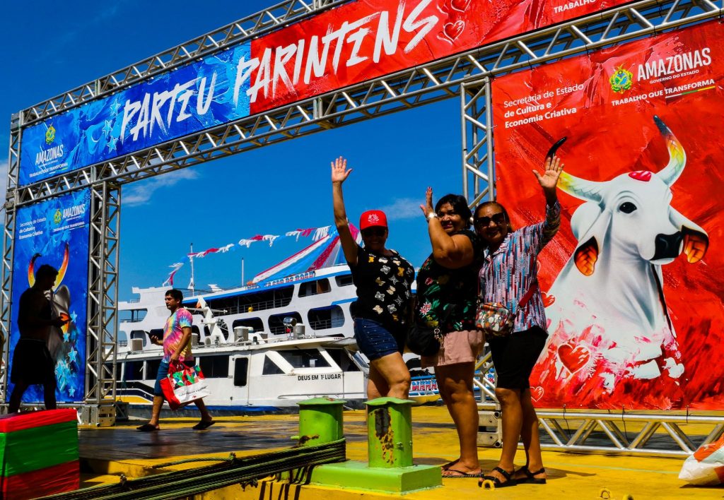 Portal Partiu Parintins - Balsa Amarela em Manaus (Foto: Roberto Carlos)