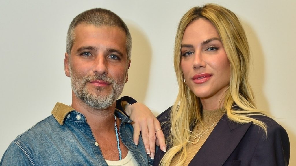 Bruno Gagliasso e Giovanna Ewbank colocam a mansão à venda por R$ 25 milhões.