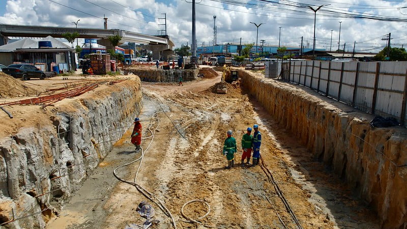 Obras do viaduto Rei Pelé em Manaus (Foto: Márcio Melo/Seminf)