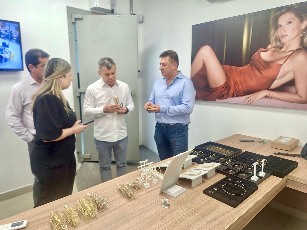 Fábrica da Vivara em Manaus recebe visita da Suframa - Portal Meu ...