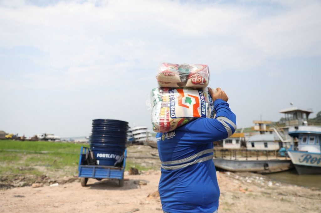 Governador-Wilson-Lima-entrega-150-toneladas-de-ajuda-humanitaria-para-municipios-afetados-pela-estiagem-no-Alto-Solimoes_Foto-Alex-Pazuello-Secom