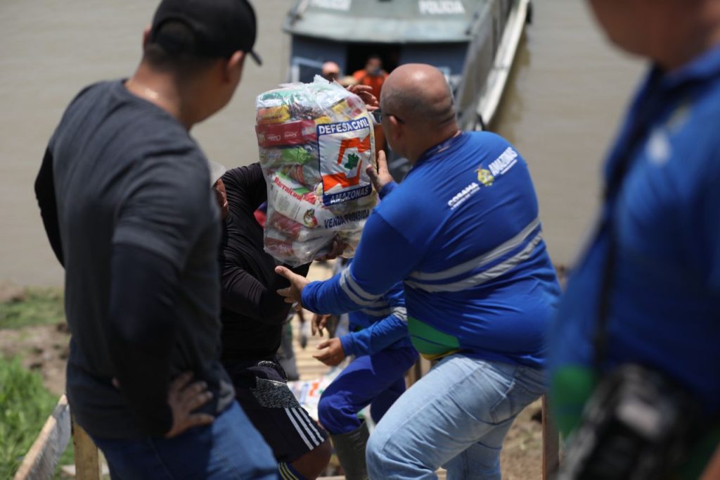 Governador-Wilson-Lima-entrega-150-toneladas-de-ajuda-humanitaria-para-municipios-afetados-pela-estiagem-no-Alto-Solimoes_Foto-Alex-Pazuello-Secom