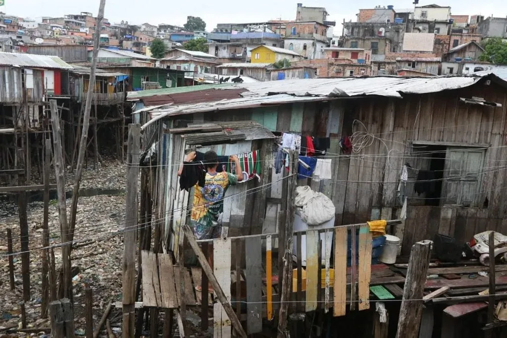 Em 37 anos, a capital Manaus ganhou 14 mil hectares de favela. É a segunda capital mais favelizada do país, segundo o Mapa da Desigualdade, do primeiro estudo realizado pelo Instituto Cidades Sustentáveis. (Foto: DIvulgação)
