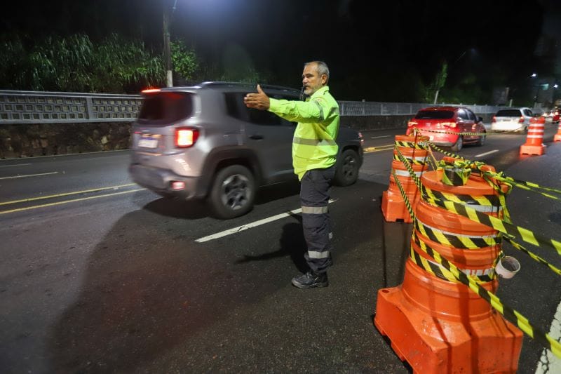 Com-acao-imediata-Prefeitura-de-Manaus-libera-avenida-Mario-Ypiranga-em-apenas-3h-de-trabalho