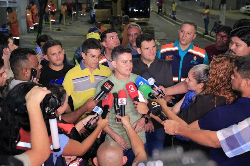 Prefeito-David-Almeida-acompanha-interdicao-de-trecho-da-avenida-Maceio-para-manutencao-em-rede-de-drenagem-durante-o-carnaval
