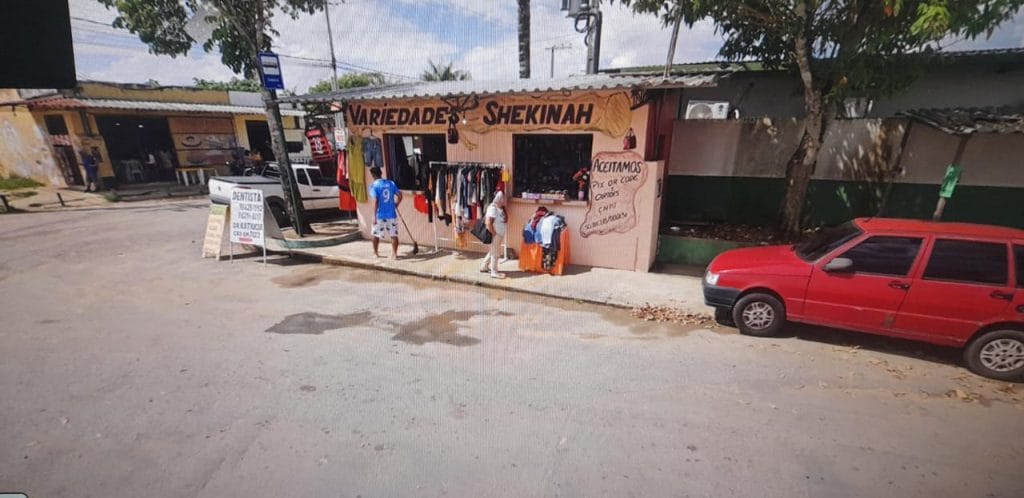 Demolição de box irregular em Manaus (Foto: DIvulgação)