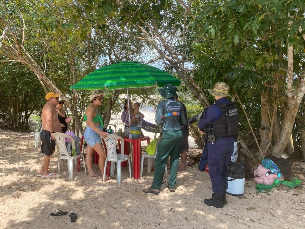 Fiscalização na Praia do Tupé (Foto: Divulgação)