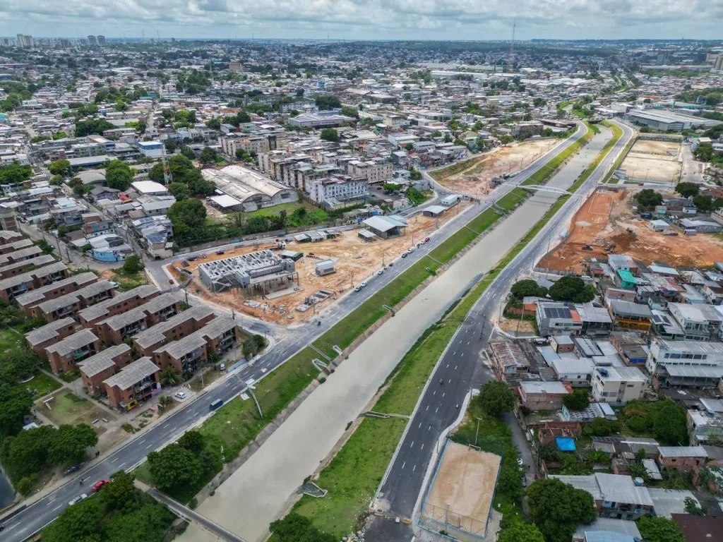Obras de prolongamento da avenida Lourenço da Silva Braga, na zona sul de Manaus, transformam mobilidade urbana