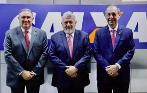 Senador Omar Aziz reúne-se com presidente da Caixa para pedir expansão de agências no Amazonas (Foto: Ariel Costa)