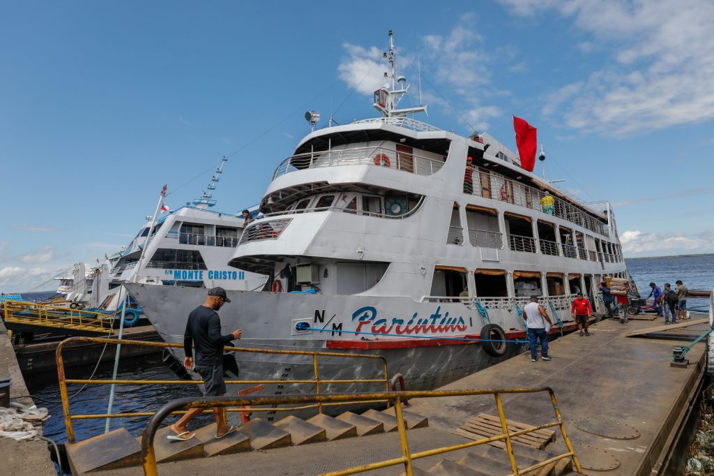 Festival-de-Parintins-2025-Barcos-e-lanchas-se-preparam-para-aumento-de-vendas-com-proximidade-da-festa-dos-bumbas-4_Foto-Antonio-Lima-Secom