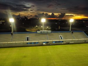 Estádio Carlos Zamith iluminado após revitalização em Manaus