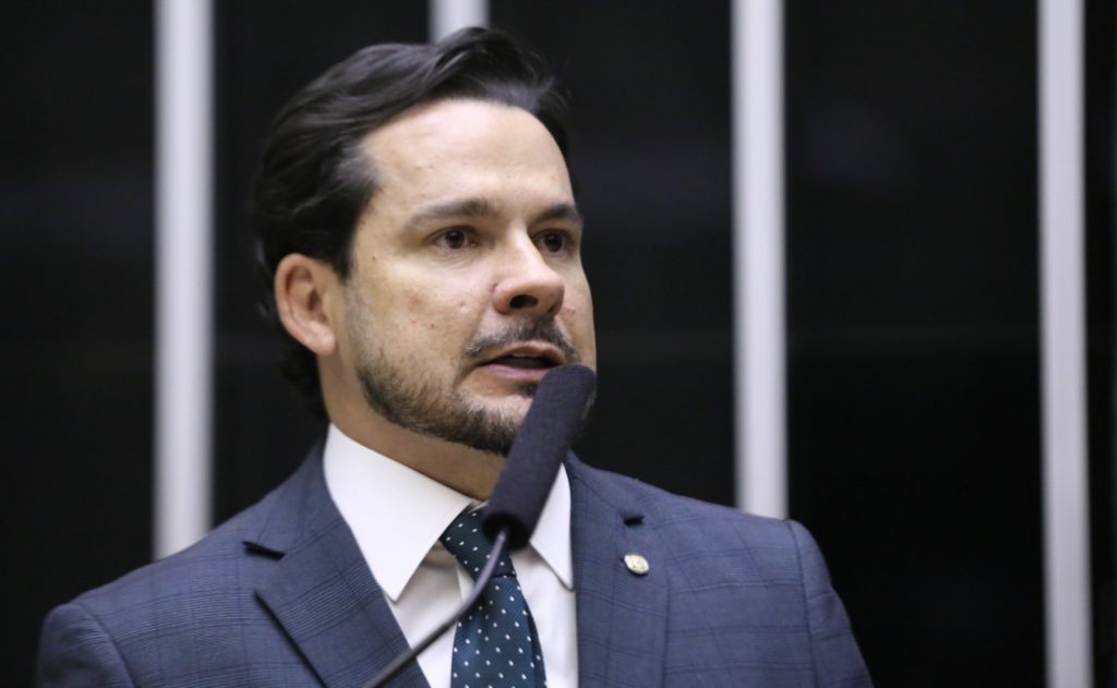 Deputado Capitão Alberto Neto discute projeto sobre incentivos fiscais da Zona Franca de Manaus