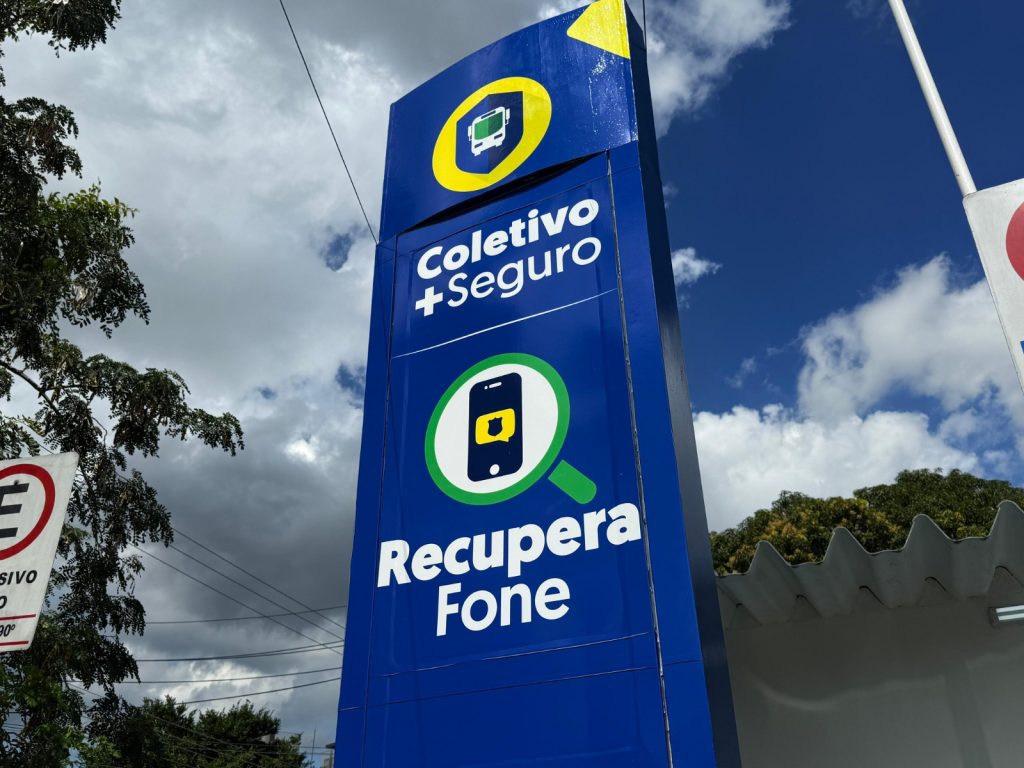 Polícia apreende celulares roubados e notebook com programas ilegais em loja no bairro Alvorada