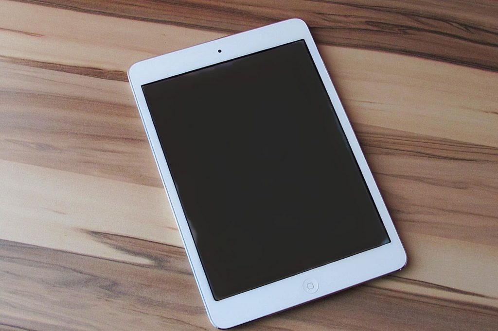 Promotor de Justiça do MPAM atuando em ação contra compra irregular de tablets em Itamarati