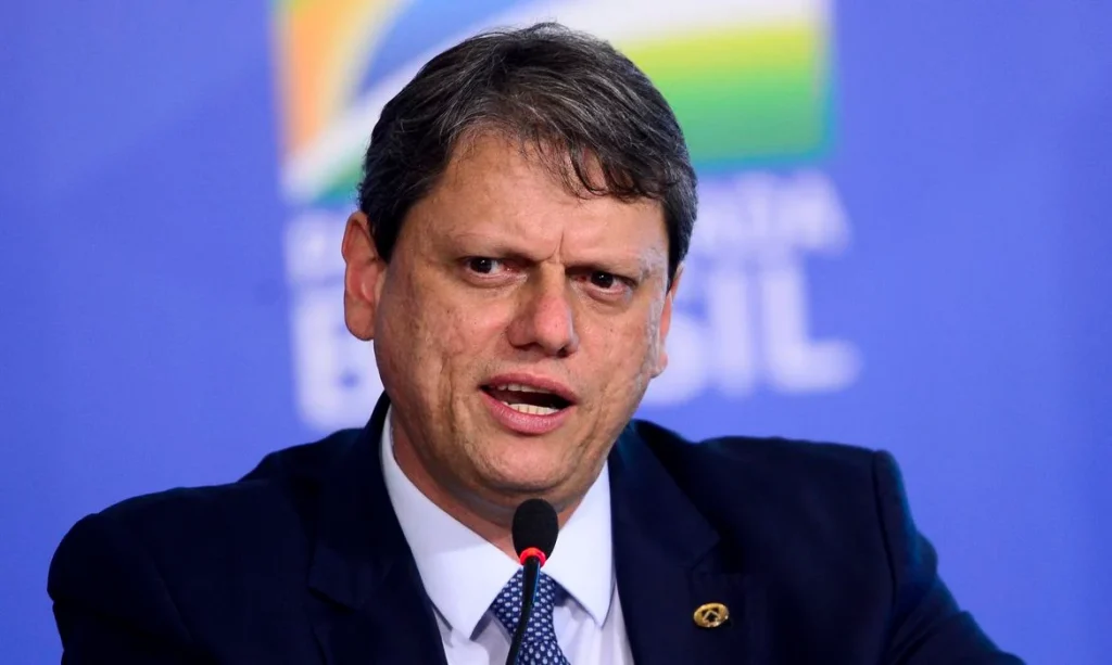 Tarcisio de Freitas é apontado como opção da Direita para Eleições em 2026