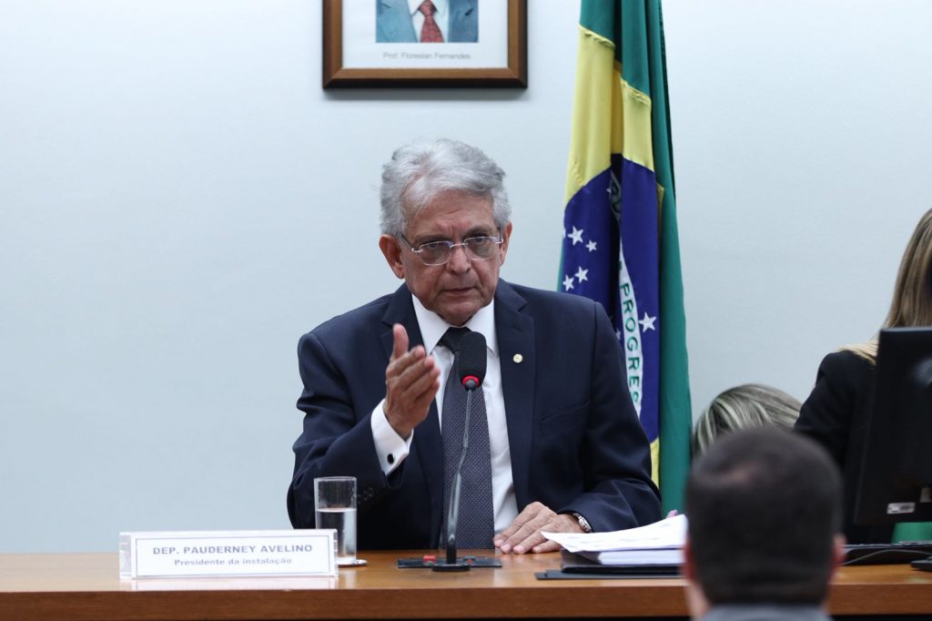 Pauderney Avelino propõe emenda para investimentos em energia limpa na Amazônia