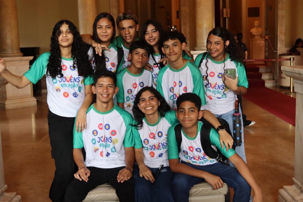 Refugiados participam de roda de conversa na Semana do Refugiado em Manaus