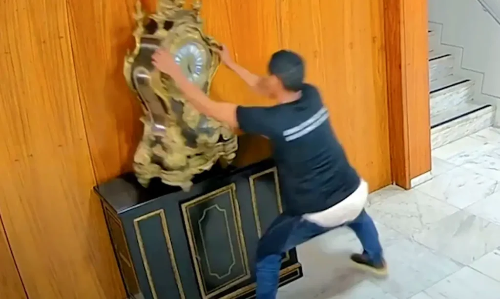 Relógio histórico destruído em 8 de janeiro no Palácio do Planalto